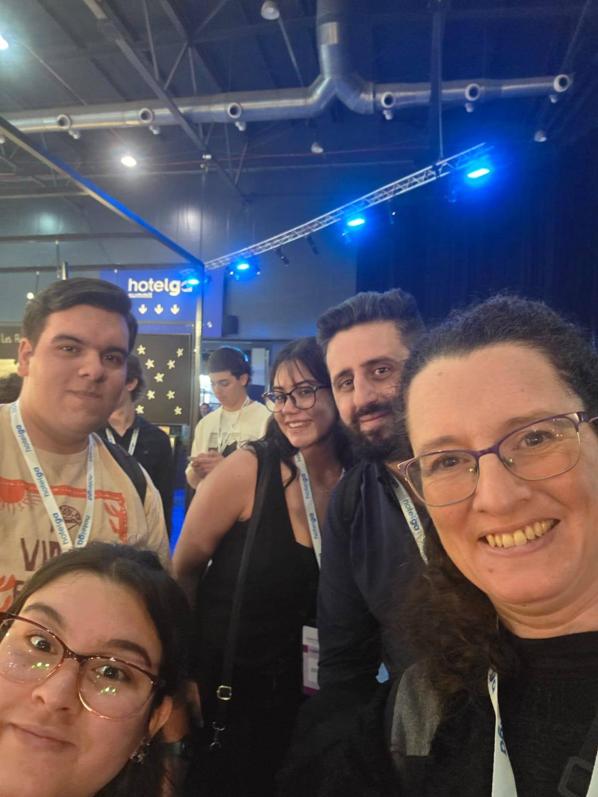 ESTUDIANTES DE HOTELERÍA VISITARON HOTELGA 2025 Y SE ACERCARON A LAS ÚLTIMAS INNOVACIONES DEL SECTOR