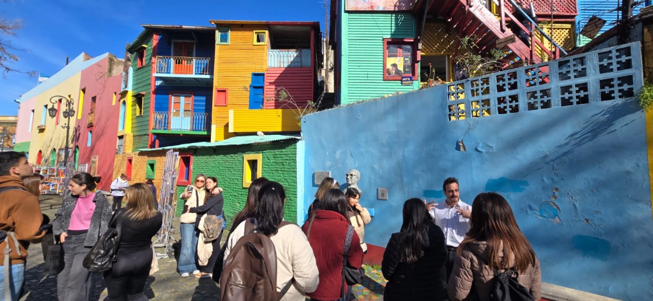 ESTUDIANTES DE TURISMO Y GUÍA REALIZARON EL TRADICIONAL CITY TOUR POR BUENOS AIRES