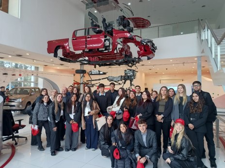 Alumnos de Administración de Empresas realizaron una visita educativa a la planta de Toyota