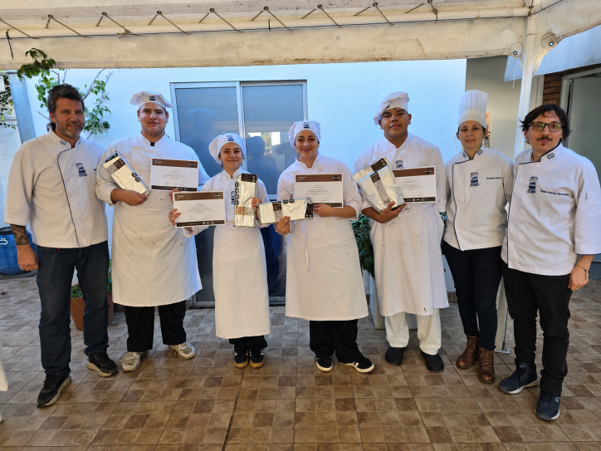 Talento, técnica y aprendizaje: estudiantes de Gastronomía de la UAI participaron de un concurso de alta pastelería con proyección internacional